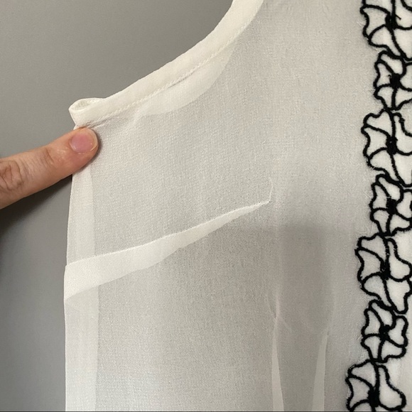 Ricki’s white sheer sleeveless top with embroidered floral trim - Picture 5 of 9